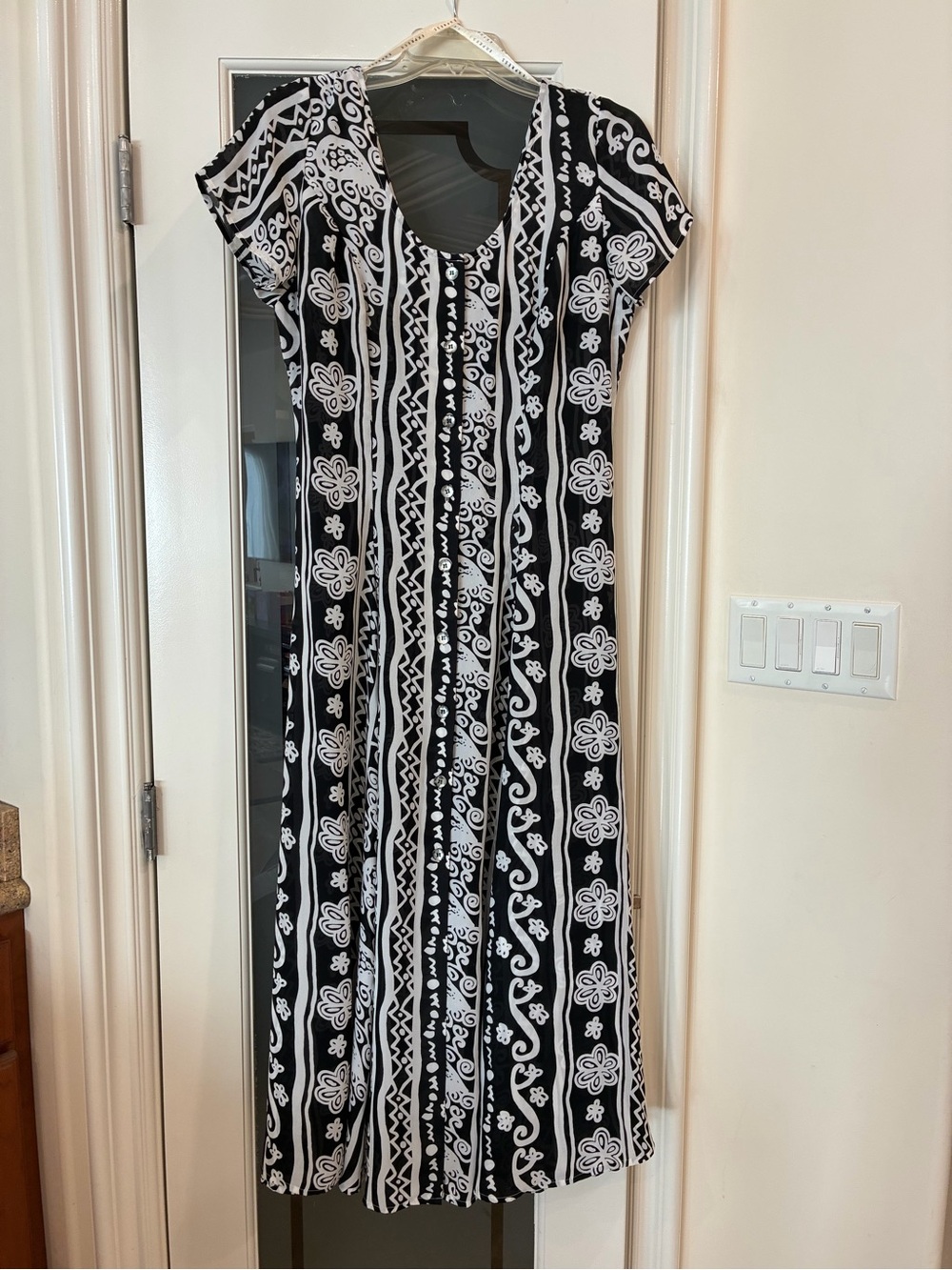 Black and white rayon maxi dress. Size9/10
